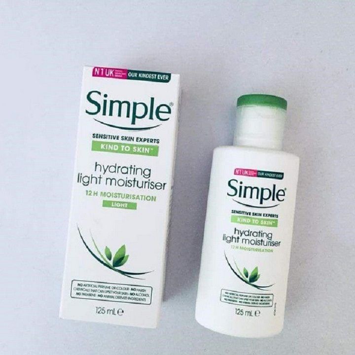 Sữa dưỡng ẩm Simple Hydrating Light Moisturiser 125ml dành cho da nhạy cảm