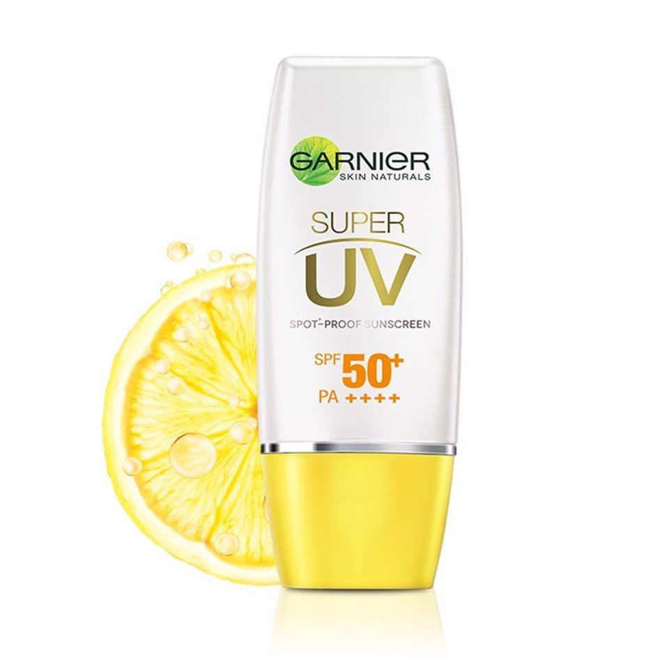 Kem chống nắng Garnier Light Complete Super UV Vitamin C SPF50+ PA++++ 30ml