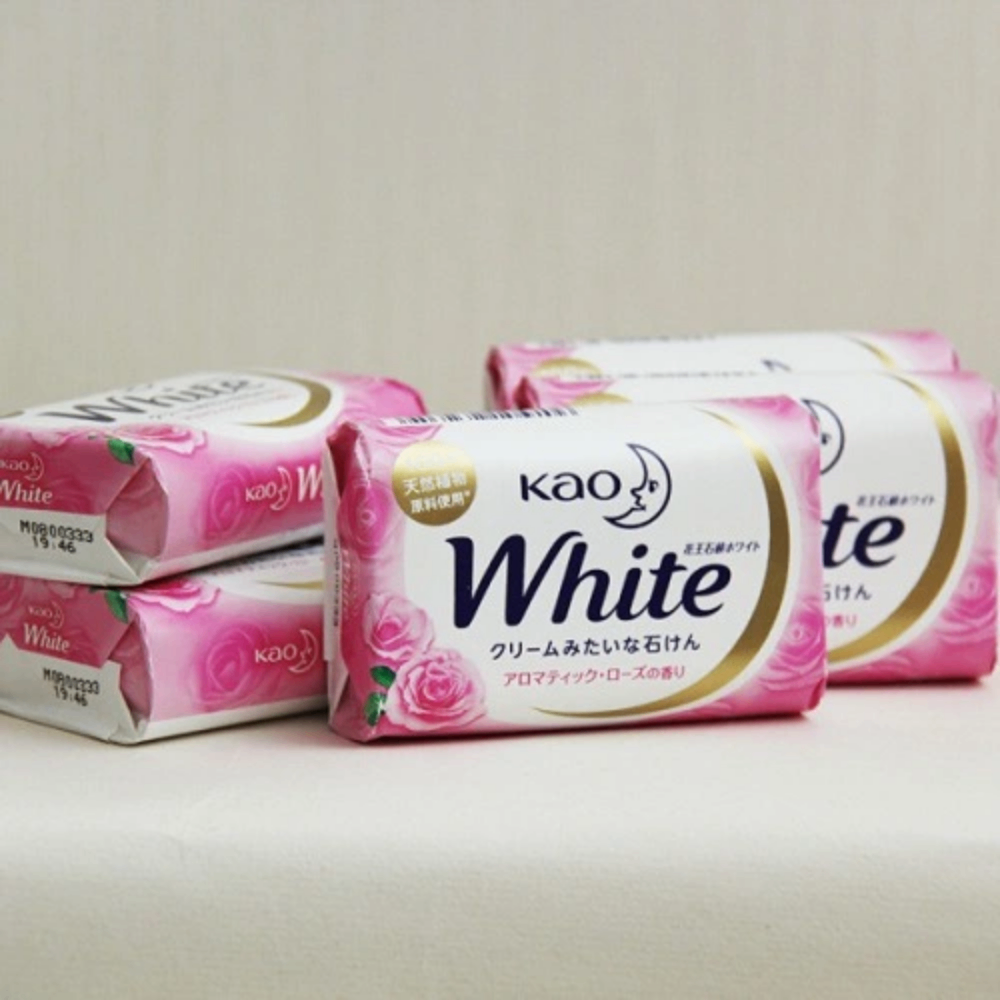 Xà phòng tắm Kao White Soap Nhật 130g cung cấp dưỡng chất tự nhiên mang lại cho bạn làn da trắng sáng mịn màng