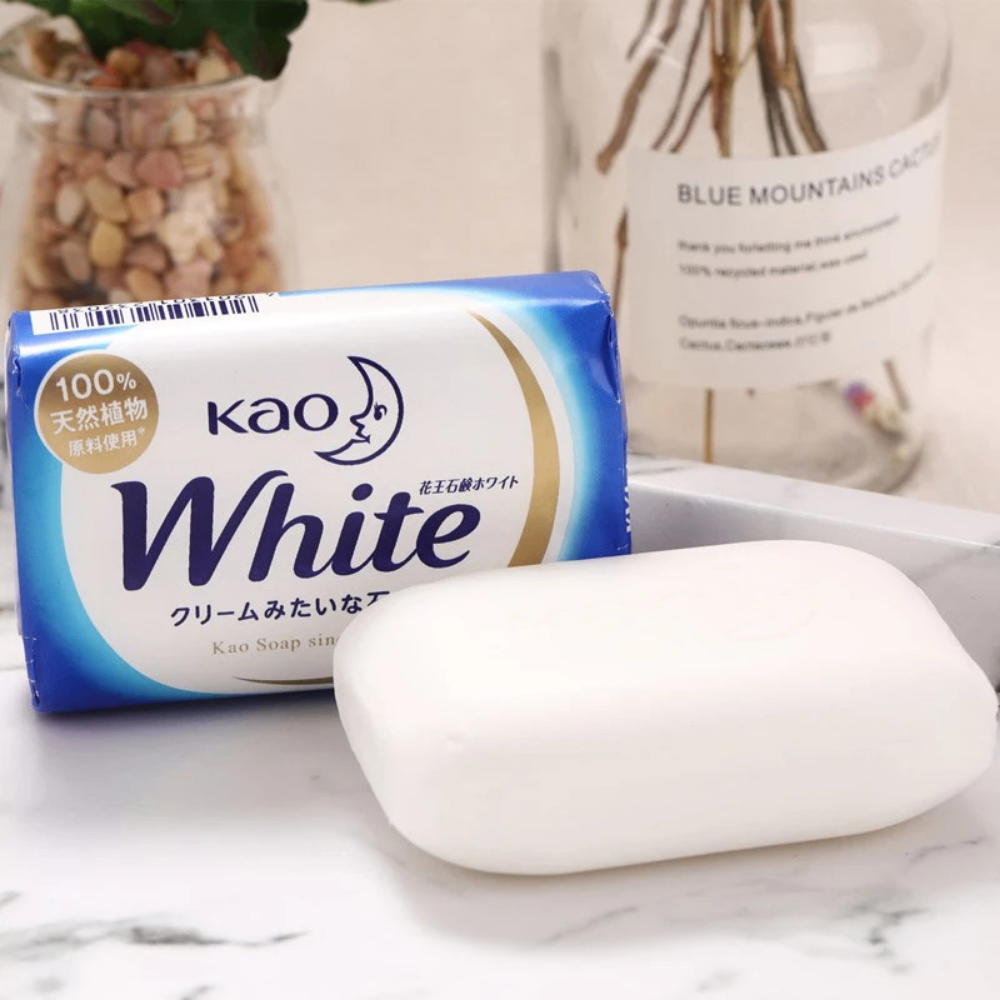 Xà phòng tắm Kao White Soap Nhật 130g cung cấp dưỡng chất tự nhiên mang lại cho bạn làn da trắng sáng mịn màng