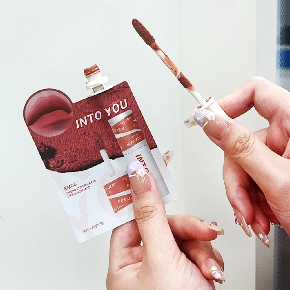 Son kem lì Into You Shero Super Matte Lip & Cheek Mud dạng túi 1g mịn như nhung, dễ thoa