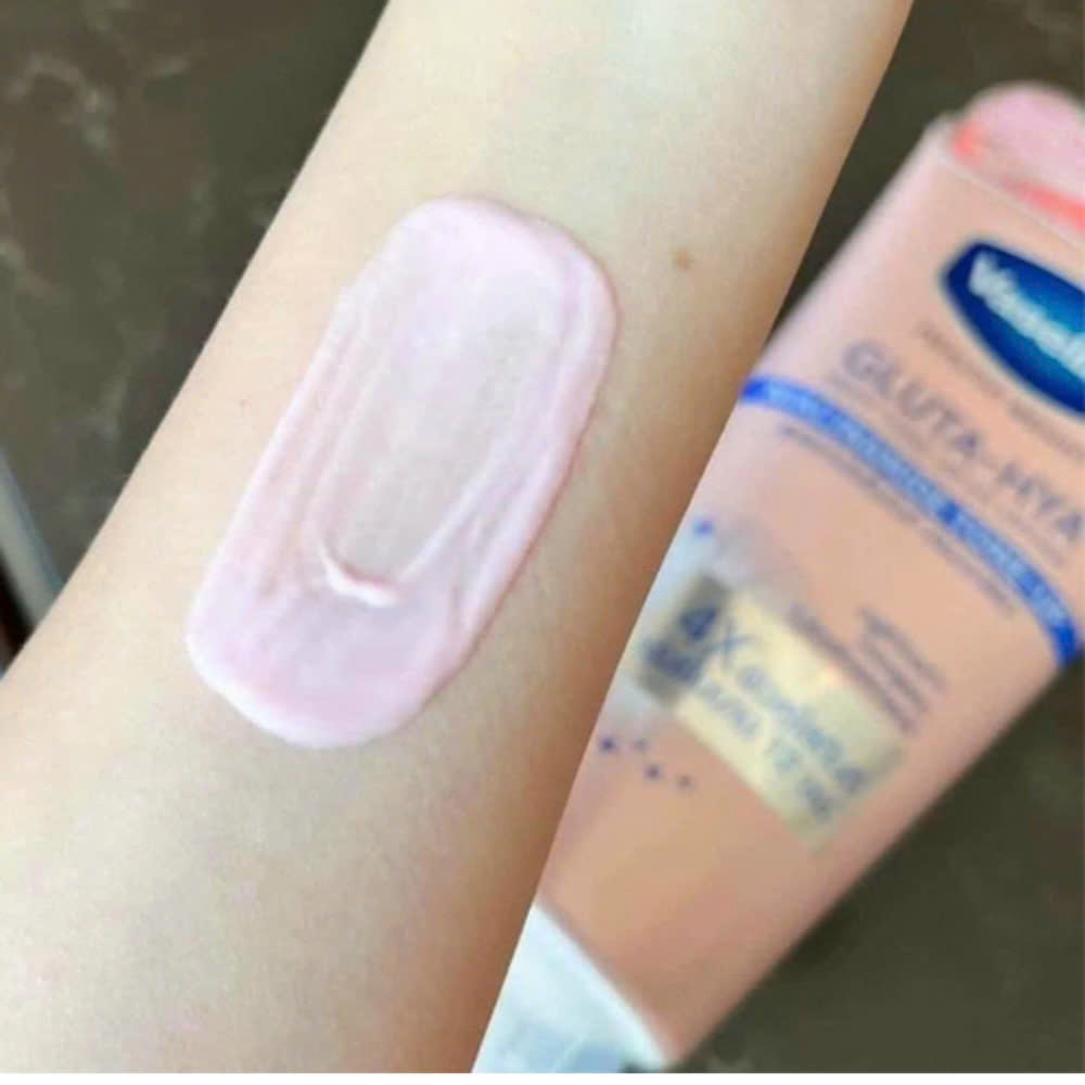 Dưỡng thể nâng tông Vaseline Thái 4x Healthy Bright Body Tone - Up 300ml