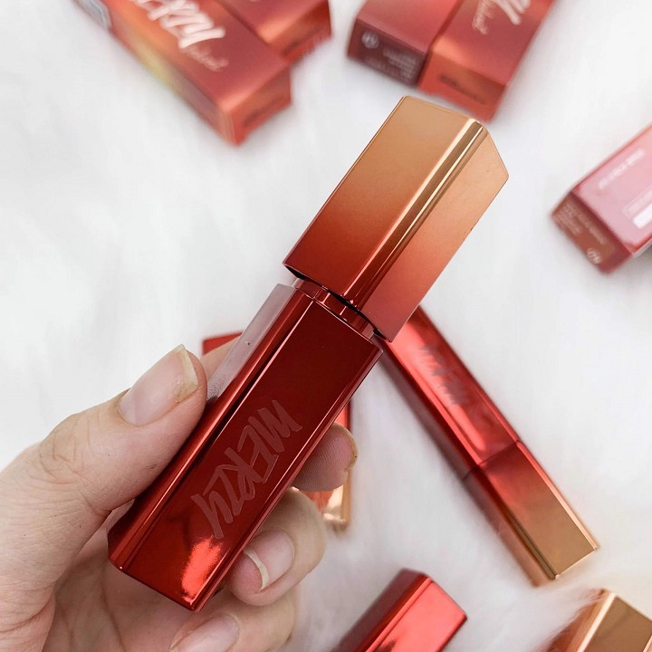 Son kem lì Merzy The First Velvet Tint Season 3- Red Edition 5g lên màu chuẩn lâu trôi