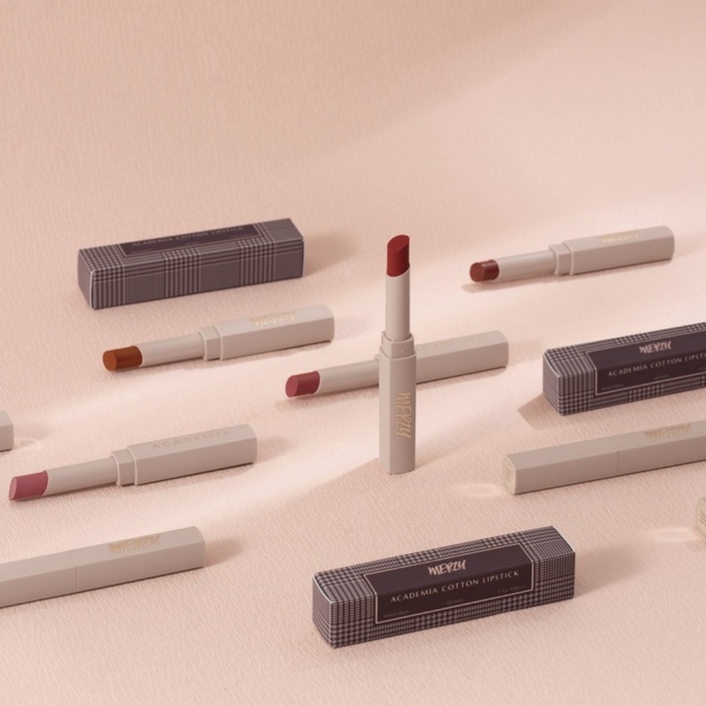 Son thỏi lì Merzy Academia Cotton Lipstick 1.8g lên màu chuẩn, mịn mượt nhẹ môi