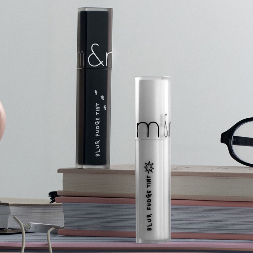 (ROMAND X INAPSQUARE) Son kem Romand Blur Fudge Tint Limited vỏ đen 5g mịn môi, lên màu chuẩn