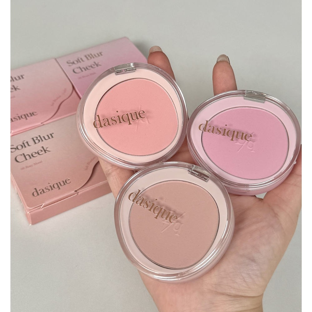 Phấn má hồng Dasique Soft Blur Cheek 5.7g chất phấn dễ tán mang lại lớp nền mịn màng