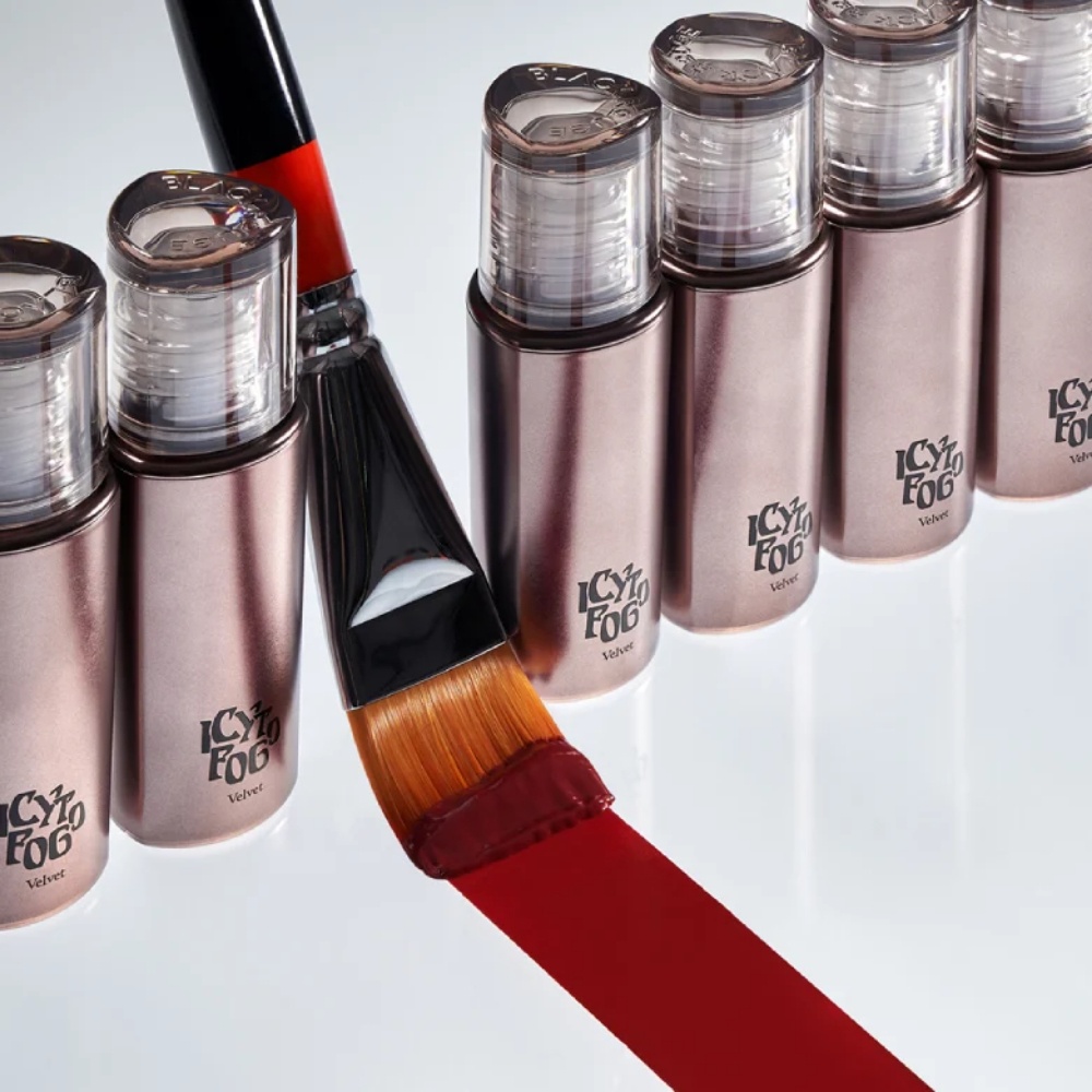 Son kem Black Rouge Icy To Fog Velvet 3.5g mát lạnh khi vừa thoa lên môi che phủ vân môi tốt