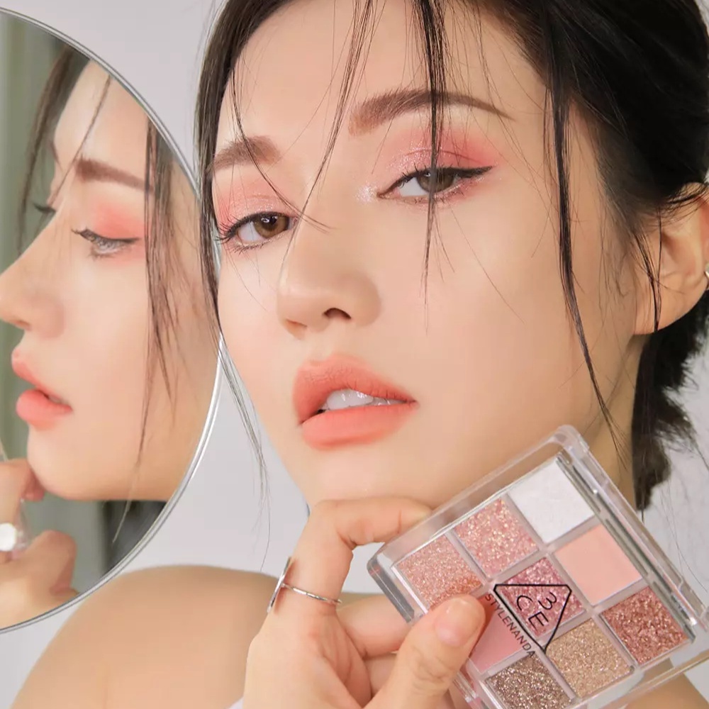 Bảng phấn mắt 9 ô 3CE Multi Eye Color Palette 8g thiết kế nhỏ gọn bám màu lâu trôi
