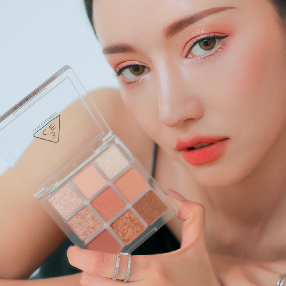 Bảng phấn mắt 9 ô 3CE Multi Eye Color Palette 8g thiết kế nhỏ gọn bám màu lâu trôi