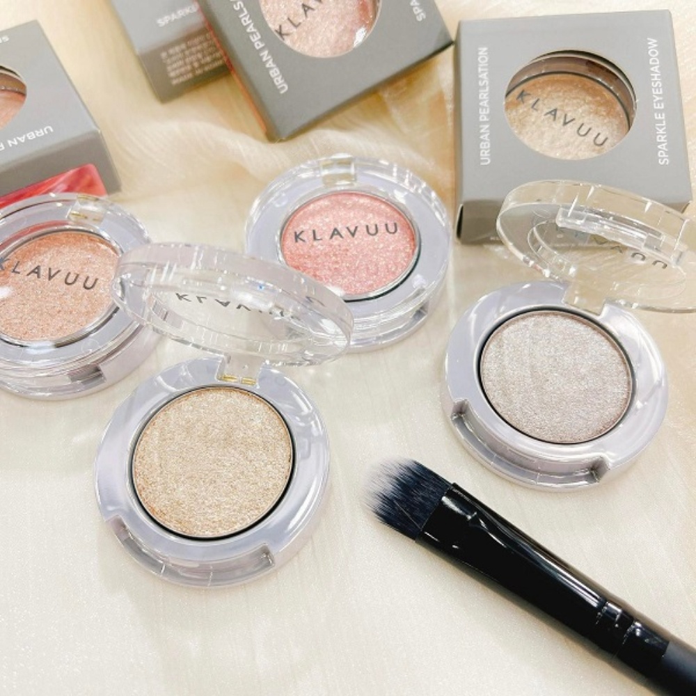 Nhũ mắt Klavuu Urban Pearlsation Sparkle Eyeshadow 1.4g mang đến một đôi mắt lấp lánh và quyến rũ nhất