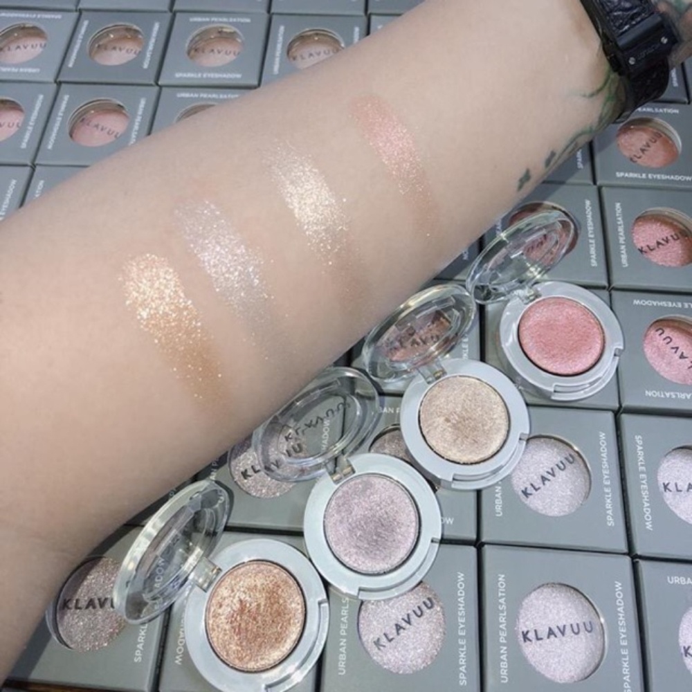 Nhũ mắt Klavuu Urban Pearlsation Sparkle Eyeshadow 1.4g mang đến một đôi mắt lấp lánh và quyến rũ nhất