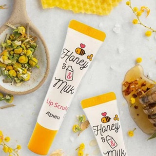 Tẩy da chết môi A'pieu Honey & Milk Lip Scrub 8ml giúp nuôi dưỡng, duy trì độ ẩm sâu cho môi