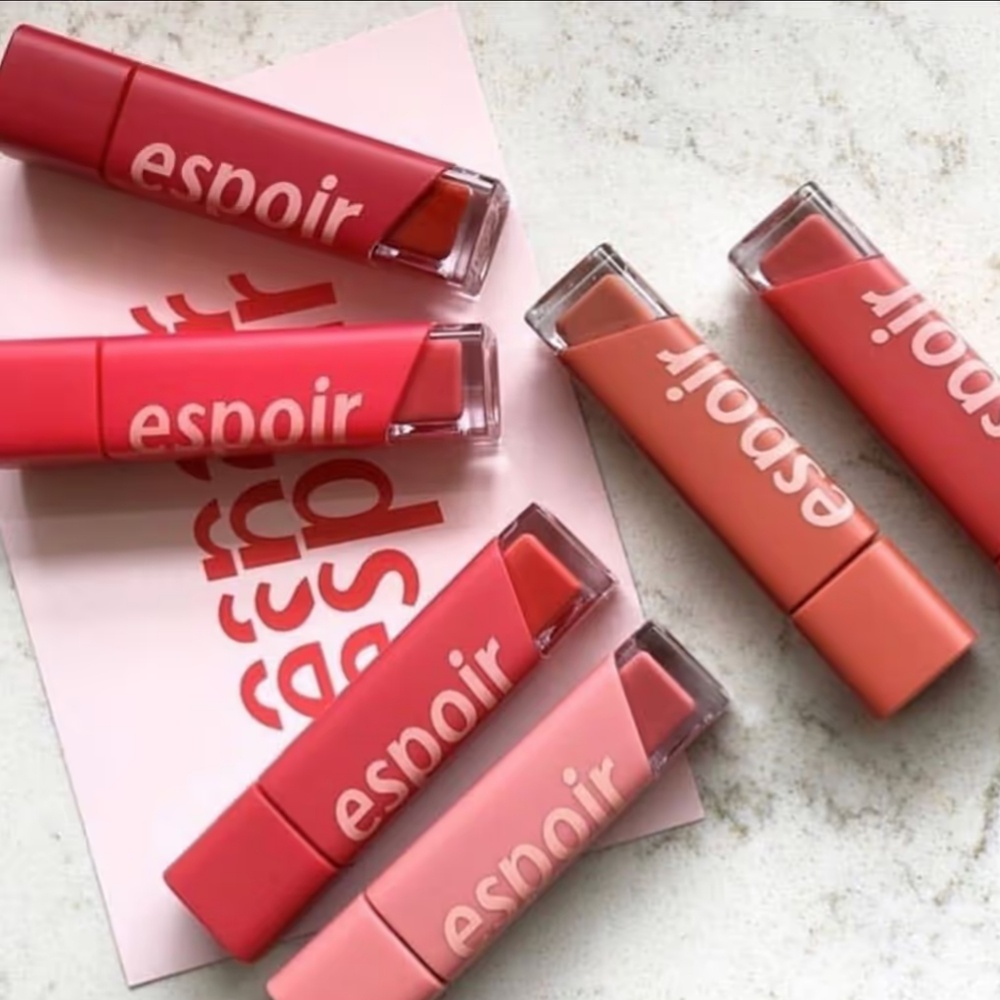 Son kem Espoir New Couture Lip Fluid Velvet 7g lớp finish lỳ cho đôi môi trông đầy đặn