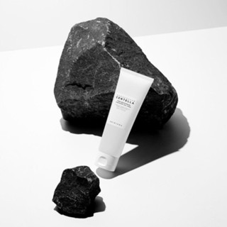 Sữa rửa mặt Madagascar Skin1004 Tone Brightening 125ml làm sạch nhẹ nhàng, làm dịu da