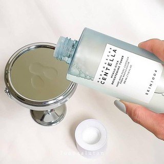 Nước hoa hồng Skin1004 Madagascar Centella Hyalu-cica Brightening Toner 210ml cấp nước và độ ẩm cho da