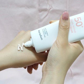 Kem chống nắng Karadium Snail Repair Sun Cream SPF 50+ PA+++ 70g dưỡng trắng và giảm vết nhăn