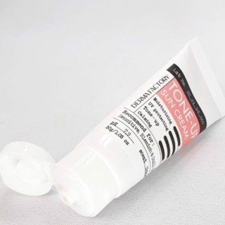 Kem chống nắng nâng tone Derma Factory Tone Up Sun Cream 30g dưỡng ẩm êm dịu cho mọi loại da