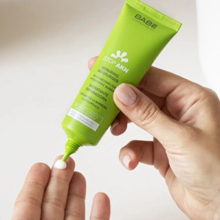 Kem dưỡng phục hồi da mụn BABE Stop AKN Hidratante Repairing Moisturiser 50ml cung cấp độ ẩm ngăn ngừa mụn