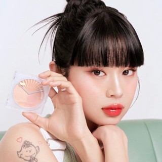 Phấn bắt sáng Peripera V Highlighter 8.3g gồm 3 tone màu ánh nhũ tạo hiệu ứng 3 chiều