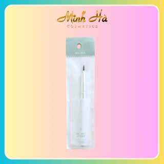 Cọ môi The Face Shop One Touch Lip Brush giúp tán son đều màu, dễ dàng