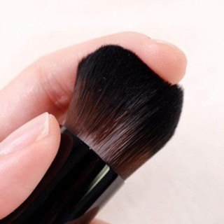 Cọ phấn má + highlight Clio Pro Play Prism Face Brush 204 3g cọ lông mềm mại, tạo cảm giác dễ chịu