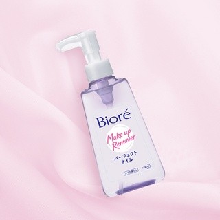 Dầu tẩy trang Biore Make-up Remover 150ml giúp làm sạch lớp trang điểm dày
