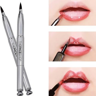 Cọ môi The Face Shop One Touch Lip Brush giúp tán son đều màu, dễ dàng