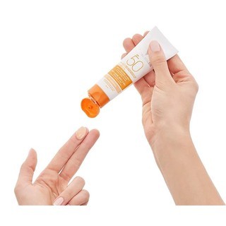 Kem chống nắng Vichy Capital Soleil SPF50+ Anti Taches 3 En 1 50ml che khuyết điểm, không nhờn rít