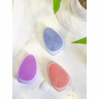 Máy rửa mặt Emmie Premium Cleansing Brush hỗ trợ làm sạch sâu