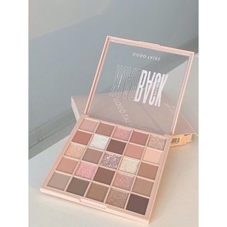 Bảng phấn mắt 25 ô Gogo Tales Crystal Color Charming Eyes 29.5g chất phấn mịn dễ tán