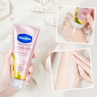 (Mua 1 tặng 1) Dưỡng thể Vaseline Gluta-Hya Dewy 330ml hồng + Dưỡng thể Vaseline Overnight Radiance 70ml xanh dương