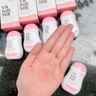 Dung dịch vệ sinh phụ nữ Soft & Silk Hanayuki 150g làm sạch nhẹ nhàng, không gây kích ứng, khô rát