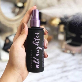 Xịt khóa nền Urban Decay All Nighter Long Lasting Makeup Setting Spray 15/118ml giúp lớp nền trở nên mướt mịn lâu trôi
