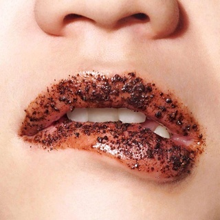 Tẩy da chết môi Cà phê Đắk Lắk Cocoon Coffee Lip Scrub 5g giúp môi ẩm và mềm