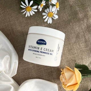Kem dưỡng da Vitamin E Redwin Cream 300g giúp cung cấp độ ẩm và nuôi dưỡng làn da mềm mại, mịn màng, tươi sáng
