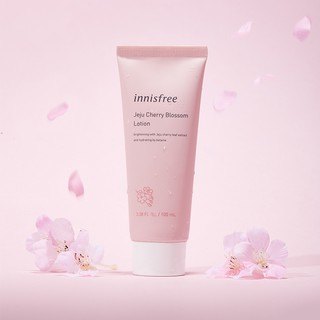 Sữa rửa mặt Innisfree Jeju Cherry Blossom Jam Cleanser 150g giúp dưỡng ẩm và làm sáng da