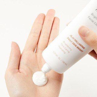 Sữa rửa mặt Innisfree Brightening Pore Facial Cleanser 150ml làm sạch & đàn hồi da