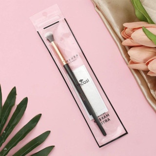 Cọ tán phấn mắt Vacosi Crease Blender E12 sợi lông mềm mịn, bó tròn giúp xoay chuyển các thao tác dễ dàng