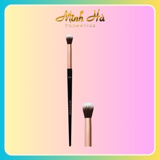 Cọ tán phấn mắt Vacosi Crease Blender E12 sợi lông mềm mịn, bó tròn giúp xoay chuyển các thao tác dễ dàng
