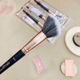 Cọ má đầu xéo Vacosi Angle Contour & Blush Brush M24 chất lông mịn mượt dễ dàng sử dụng