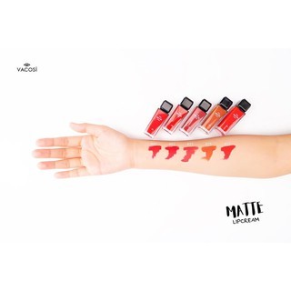Son kem lì Vacosi Natural Studio Matte Lip Cream 11.3g lên màu chuẩn và lì mịn