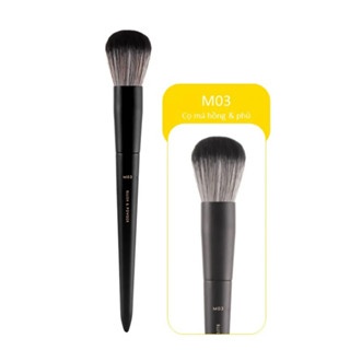 Cọ má hồng và phủ Vacosi đầu tròn M03 3g mang lại lại lớp phủ mỏng mịn tự nhiên và tươi tắn