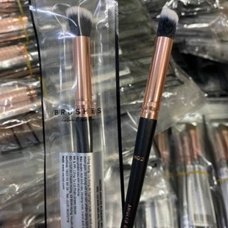 Cọ khối mũi Vacosi Angled Shading Brush dễ dàng tạo được sống mũi thẳng, sắc nét