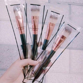 Cọ nền dẹp nhỏ Vacosi Foundation Brush F06 mềm mại và êm ái cho làn da