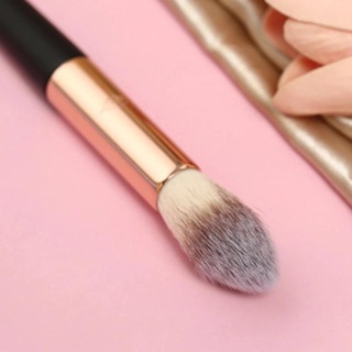 Cọ highlight Vacosi Tapered Highlight Brush M26 chất lông mềm mịn dễ sử dụng