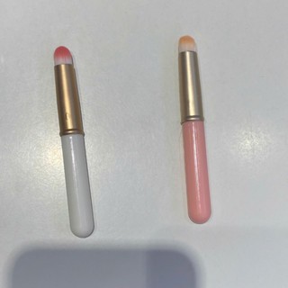 Cọ môi dạng lông có nắp nhỏ gọn tiện lợi chất lông mềm mại