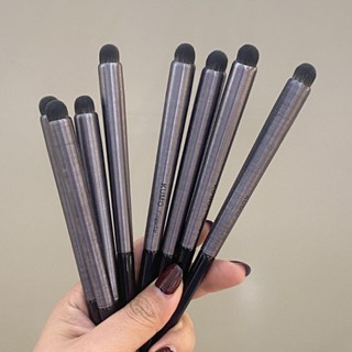 Cọ môi KUMO Finger Tip nhỏ gọn tiện lợi công dụng đa năng