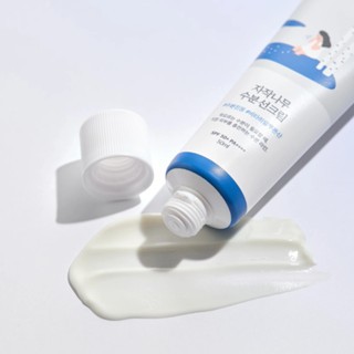 Kem chống nắng Round Lab Birch Juice Moisturizing Sunscreen SPF50+ 50ml bổ sung độ ẩm bảo vệ da trước tác hại của tia UV