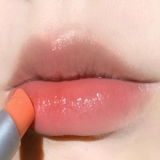 Son dưỡng Bom Dewy Lip Balm có màu 4.5g cho gương mặt rạng ngời sáng bừng sức sống