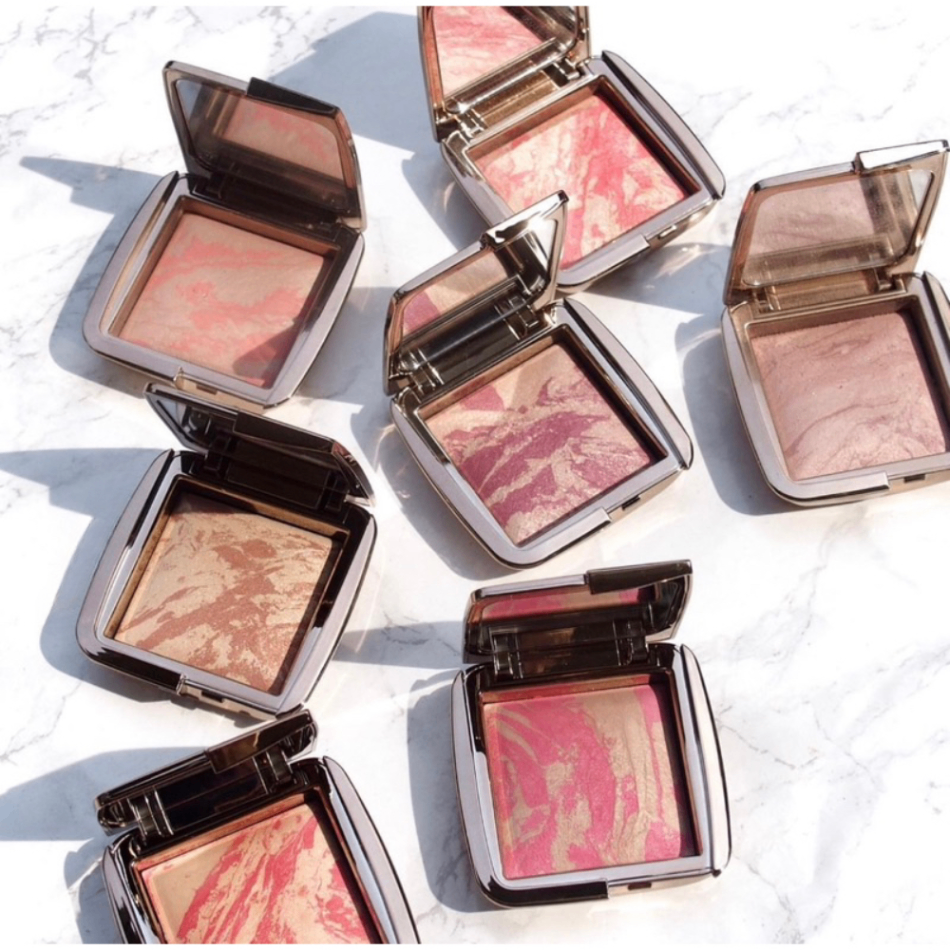 Phấn má hồng Hourglass Ambient Lighting Blush Limiere 1.3g Kết cấu mịn, dễ tán
